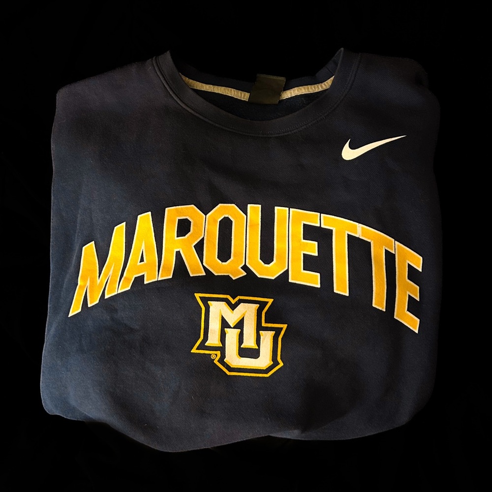NIKE marquette hoodie size L